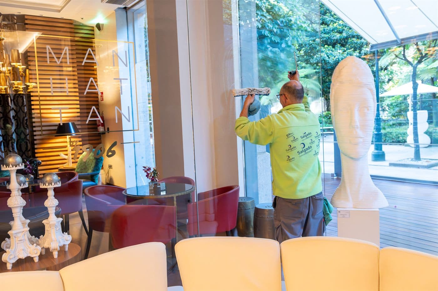 Limpieza integral de instalaciones hoteleras en Vigo - Salgado Galicia